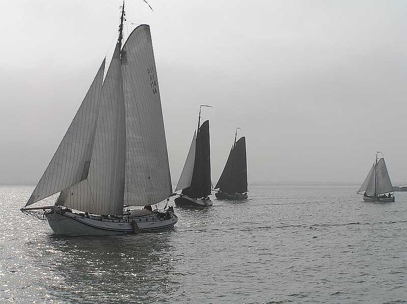 Met regenbuien op achtergrond